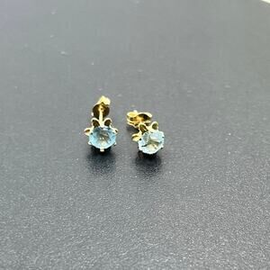 JCM Jacmel Round 5mm Blue Prong Set Blue CZ 14K Yellow Gold Stud‎ Earrings